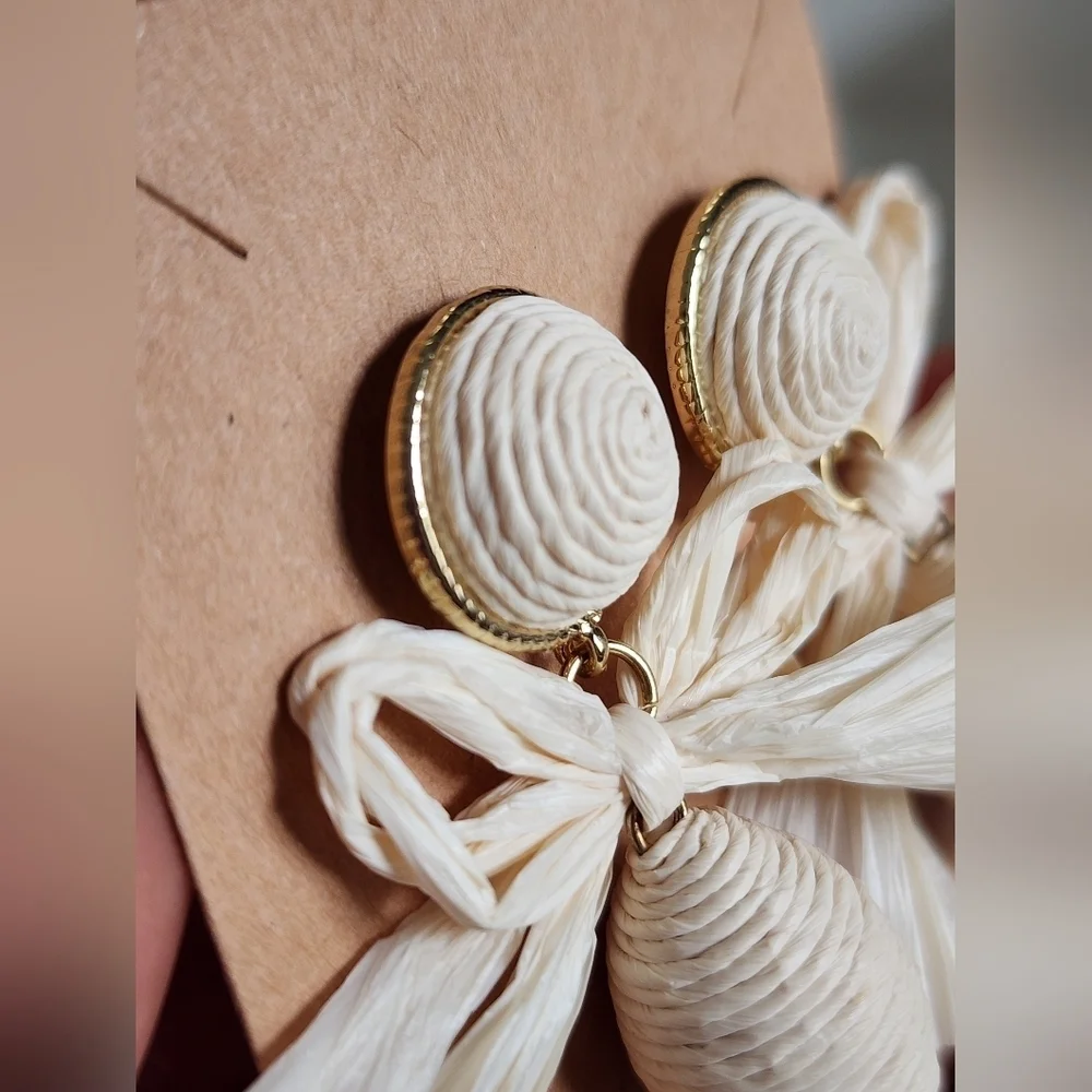 Source Unknown cream woven
